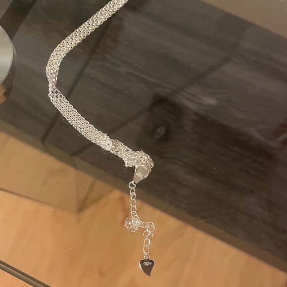 The Dainty Double Link silver bracelet with heart pendant - Picture 9 of 11